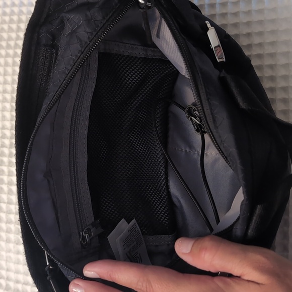 Athleta Excursion Belt Bag / Waist Pack - Picture 2 of 2